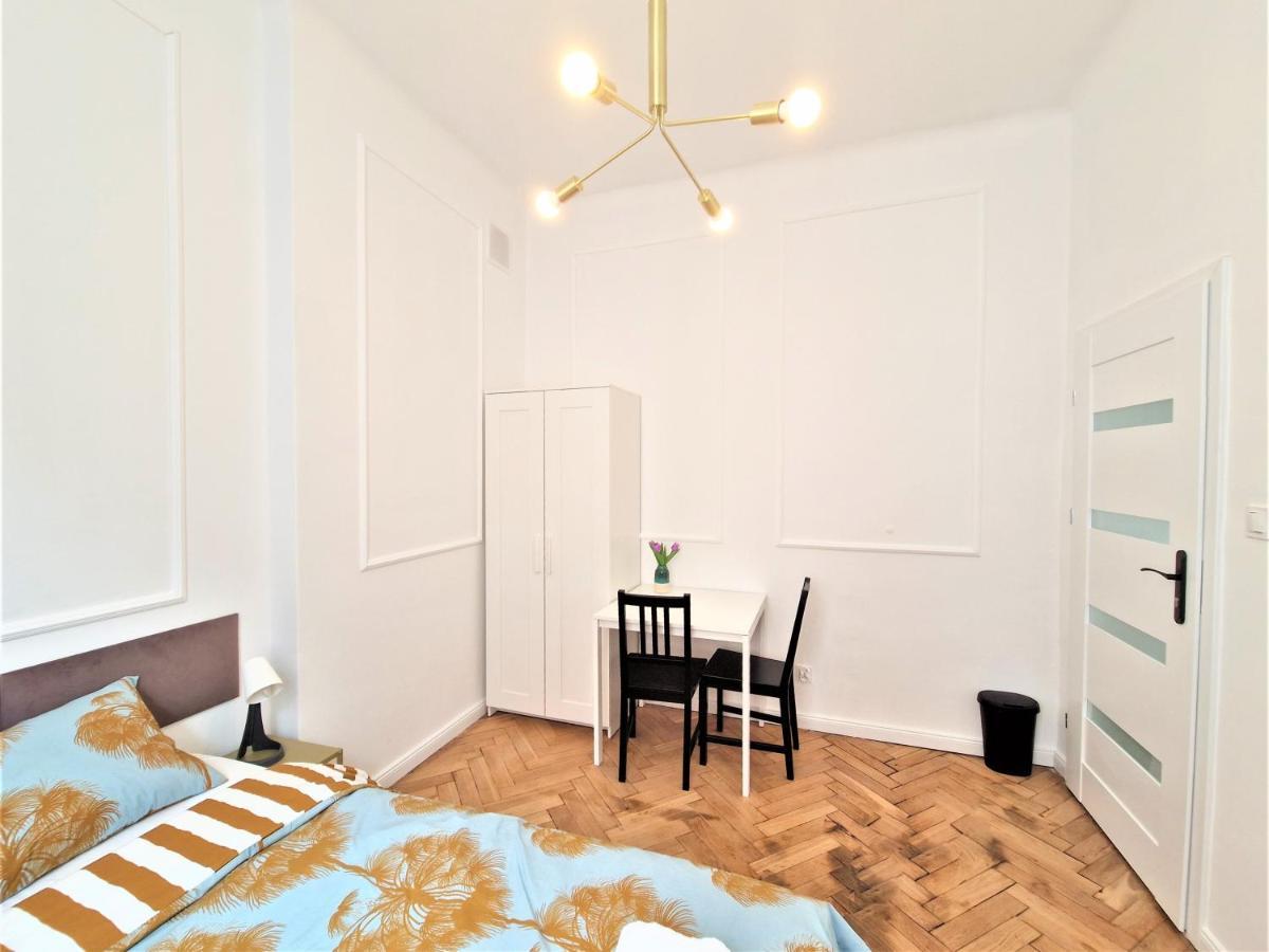 J&W Apartments Swietojanska Rooms Varşovia Exterior foto