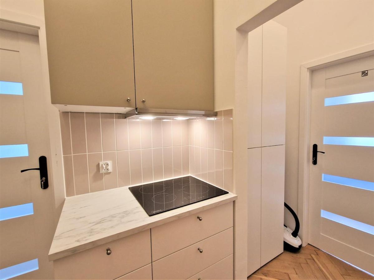 J&W Apartments Swietojanska Rooms Varşovia Exterior foto