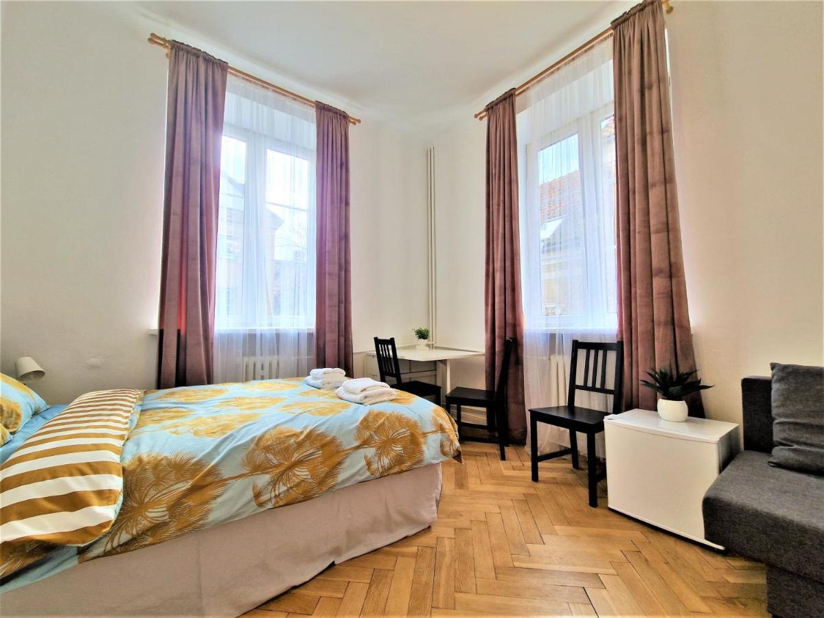 J&W Apartments Swietojanska Rooms Varşovia Exterior foto