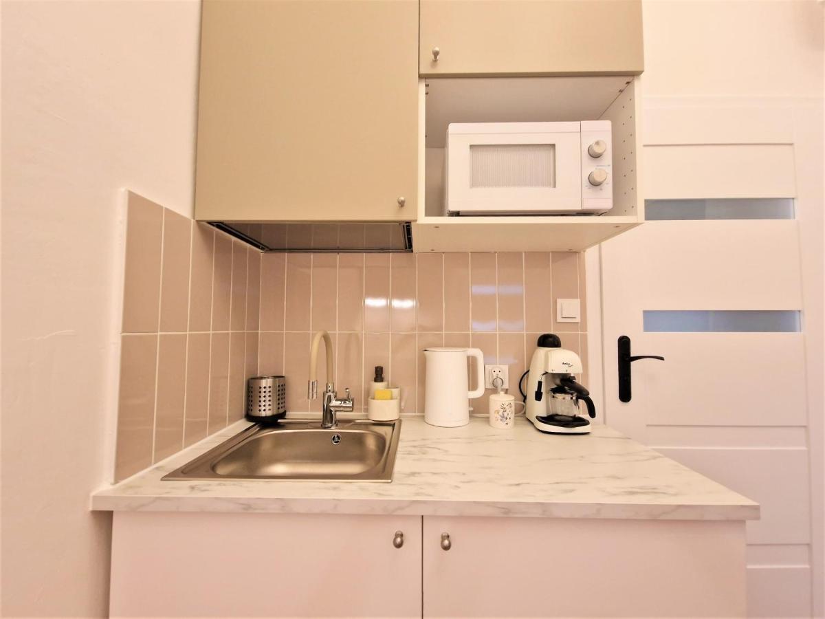 J&W Apartments Swietojanska Rooms Varşovia Exterior foto