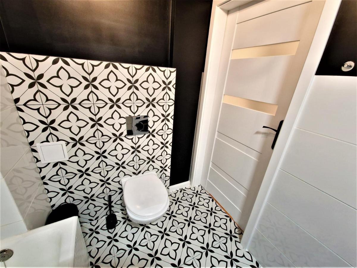 J&W Apartments Swietojanska Rooms Varşovia Exterior foto