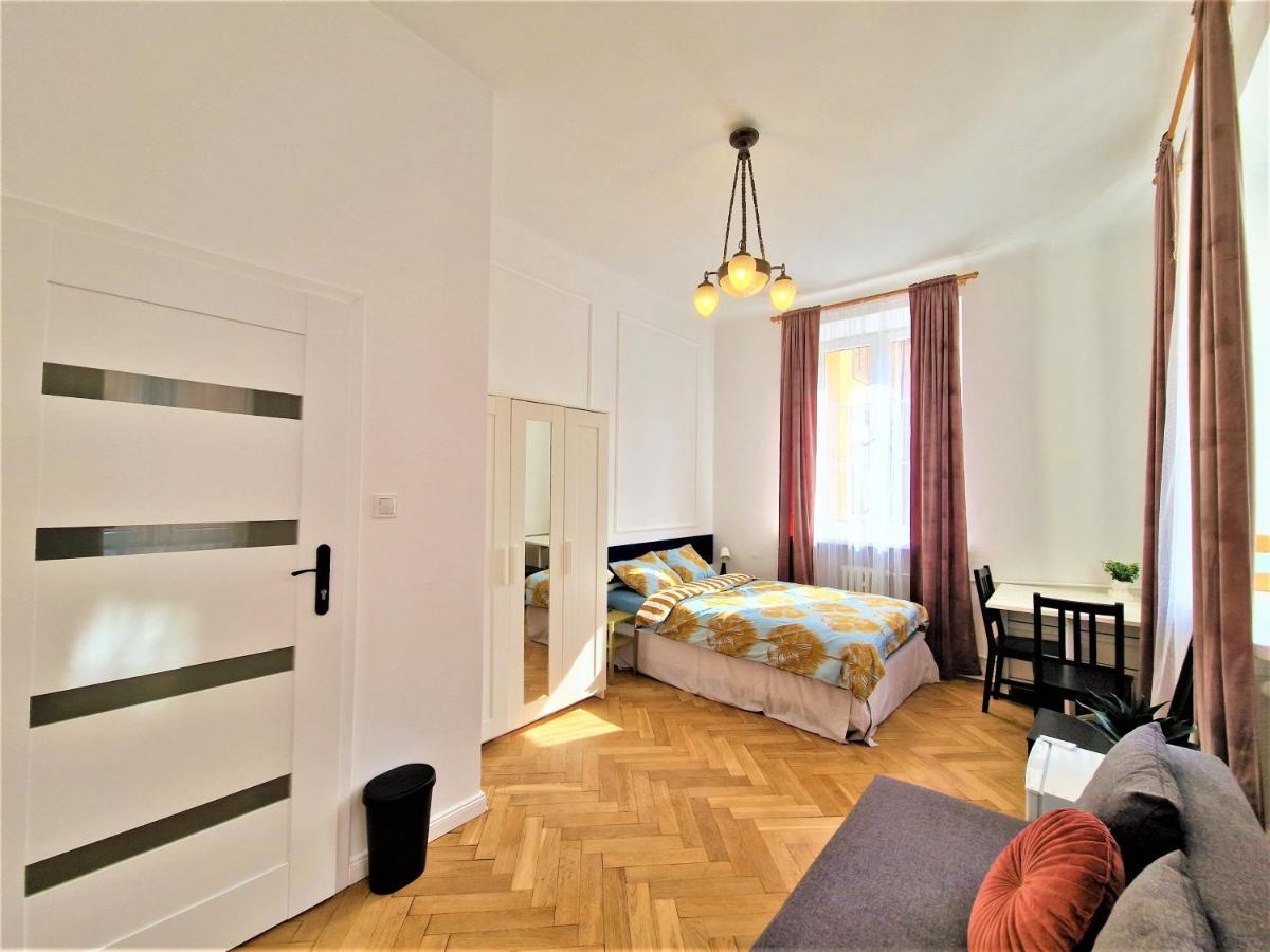 J&W Apartments Swietojanska Rooms Varşovia Exterior foto