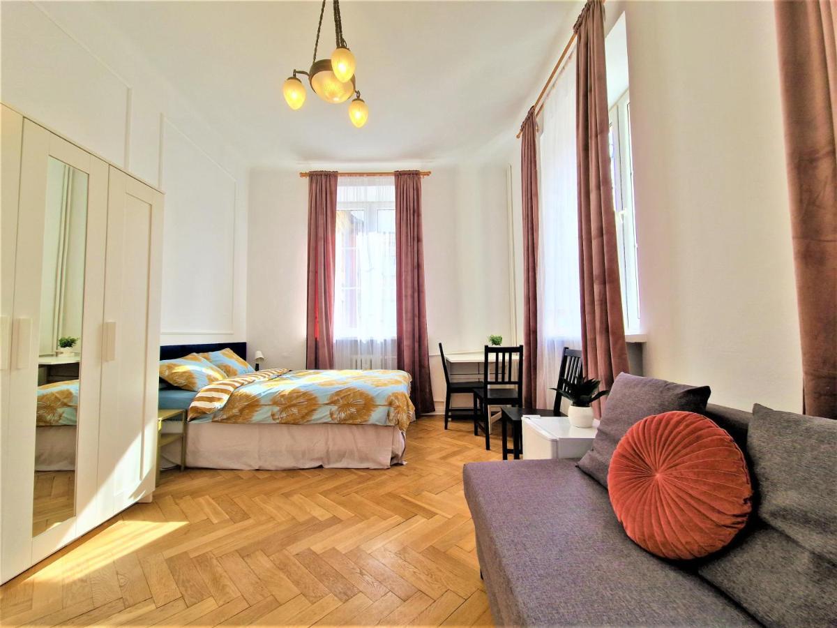 J&W Apartments Swietojanska Rooms Varşovia Exterior foto