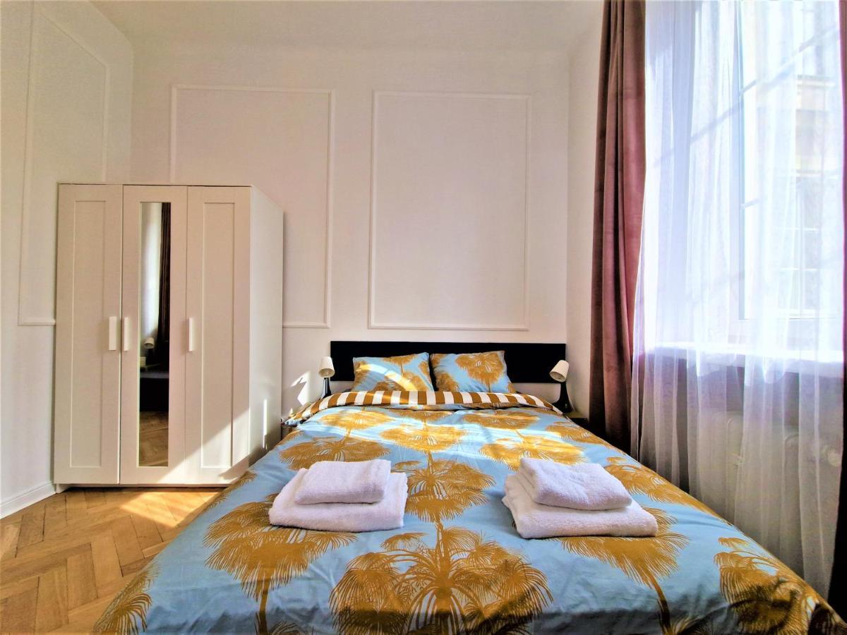 J&W Apartments Swietojanska Rooms Varşovia Exterior foto