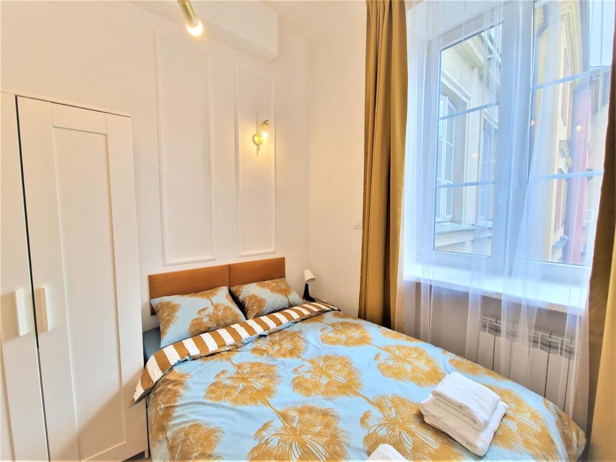 J&W Apartments Swietojanska Rooms Varşovia Exterior foto