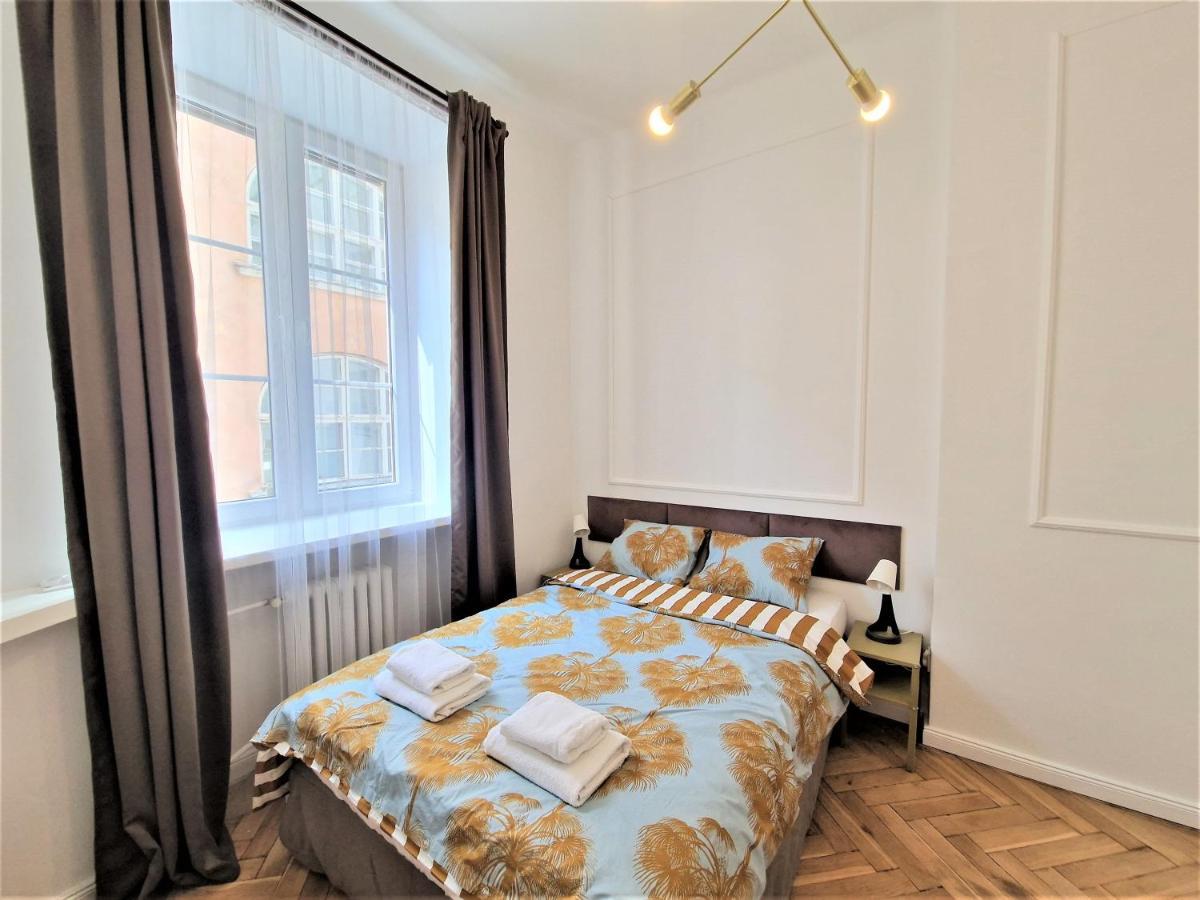 J&W Apartments Swietojanska Rooms Varşovia Exterior foto